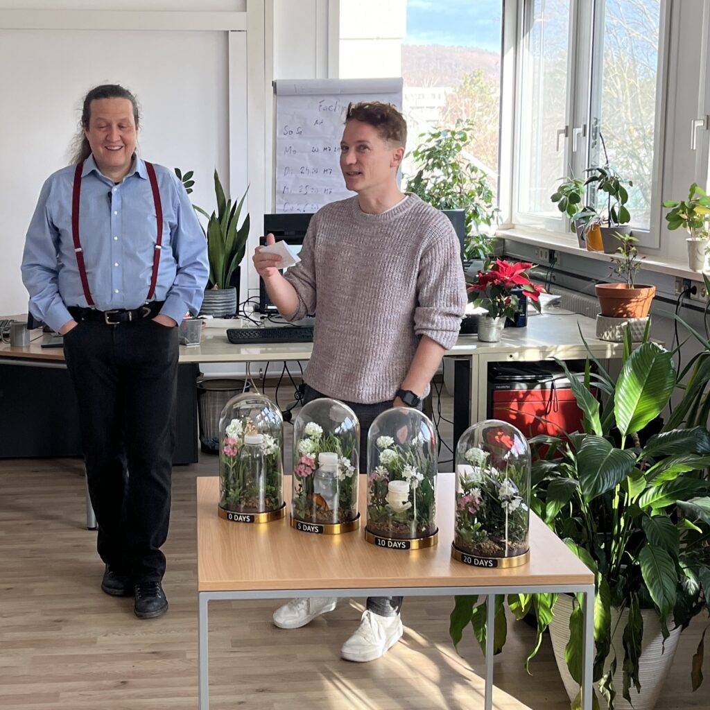 Johann Zimmermann und Tom Trabitsch in einer Drehpause am Drehtag bei NaKu für das ORF 2 Automagazin Autofocus